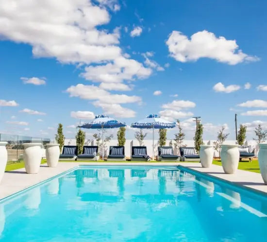 Choosing Your Swimming Pool: Creating Your Perfect Backyard Aesthetic